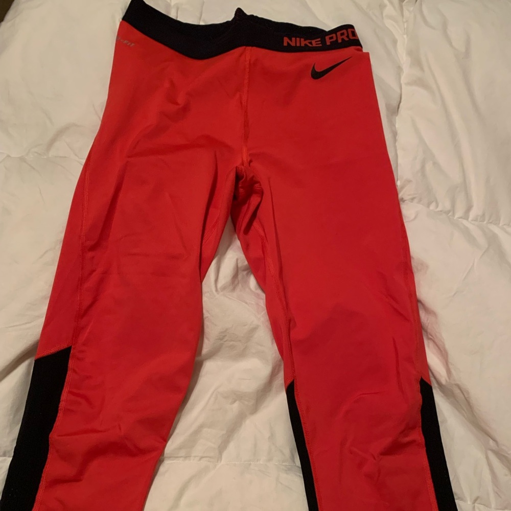 Nike pro quarter length workout leggings